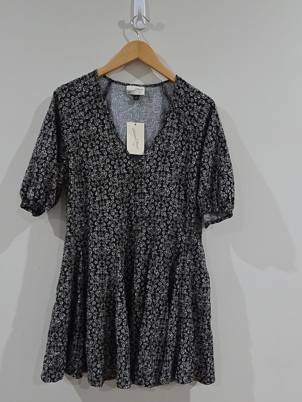 Universal Thread black floral A-line dress short puff sleeve V-neck M